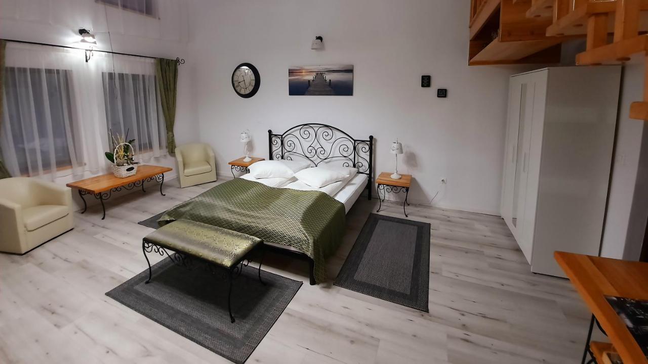 Bed and Breakfast Korona Panzio Odorheiu Secuiesc Exterior foto