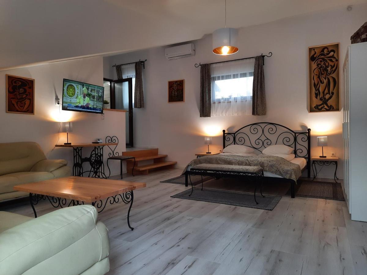 Bed and Breakfast Korona Panzio Odorheiu Secuiesc Exterior foto
