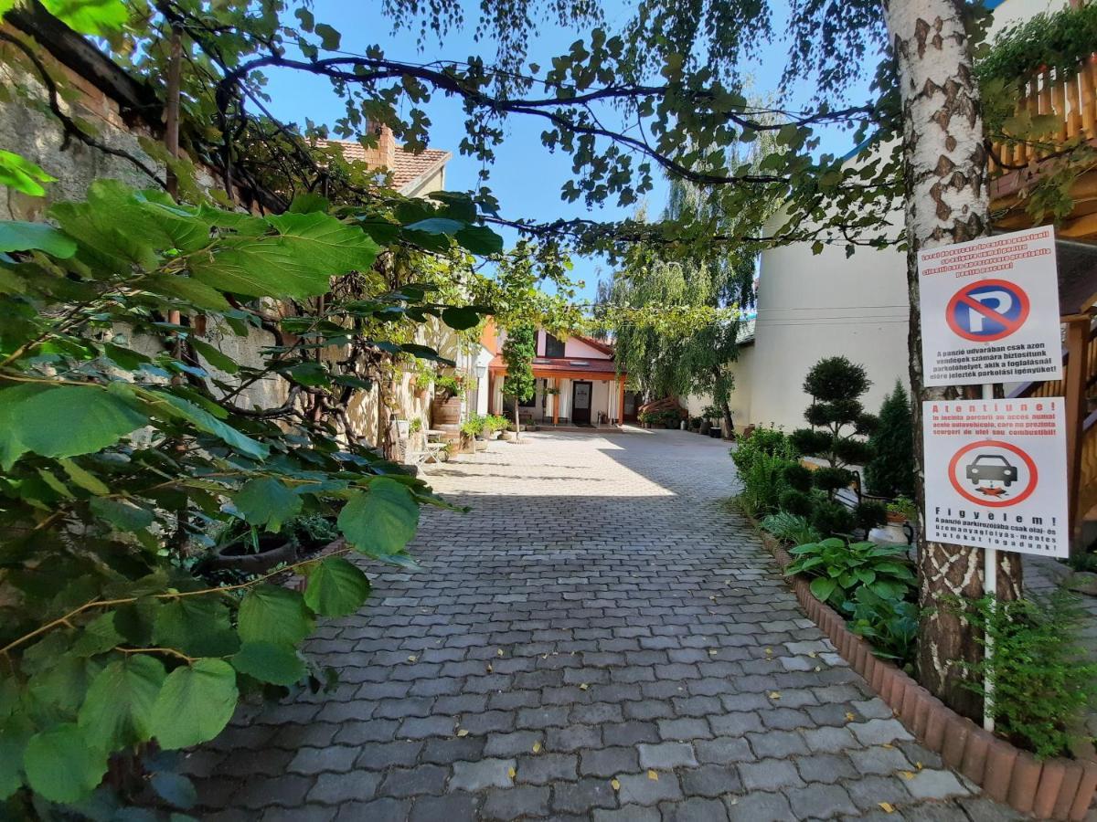 Bed and Breakfast Korona Panzio Odorheiu Secuiesc Exterior foto