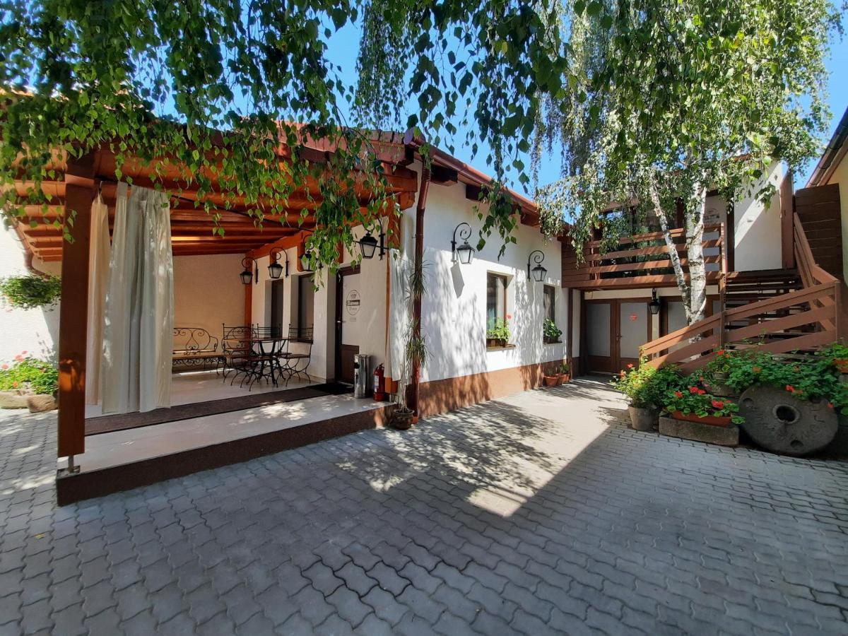 Bed and Breakfast Korona Panzio Odorheiu Secuiesc Exterior foto