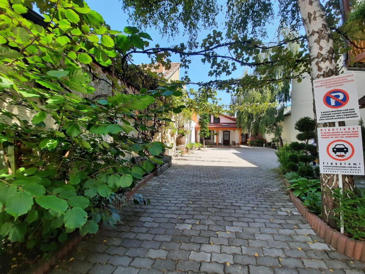 Bed and Breakfast Korona Panzio Odorheiu Secuiesc Exterior foto