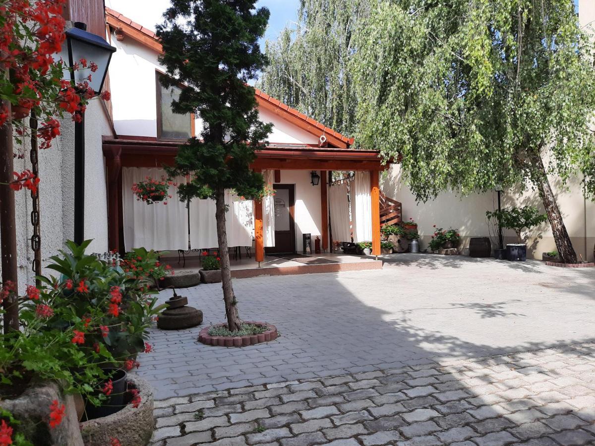 Bed and Breakfast Korona Panzio Odorheiu Secuiesc Exterior foto