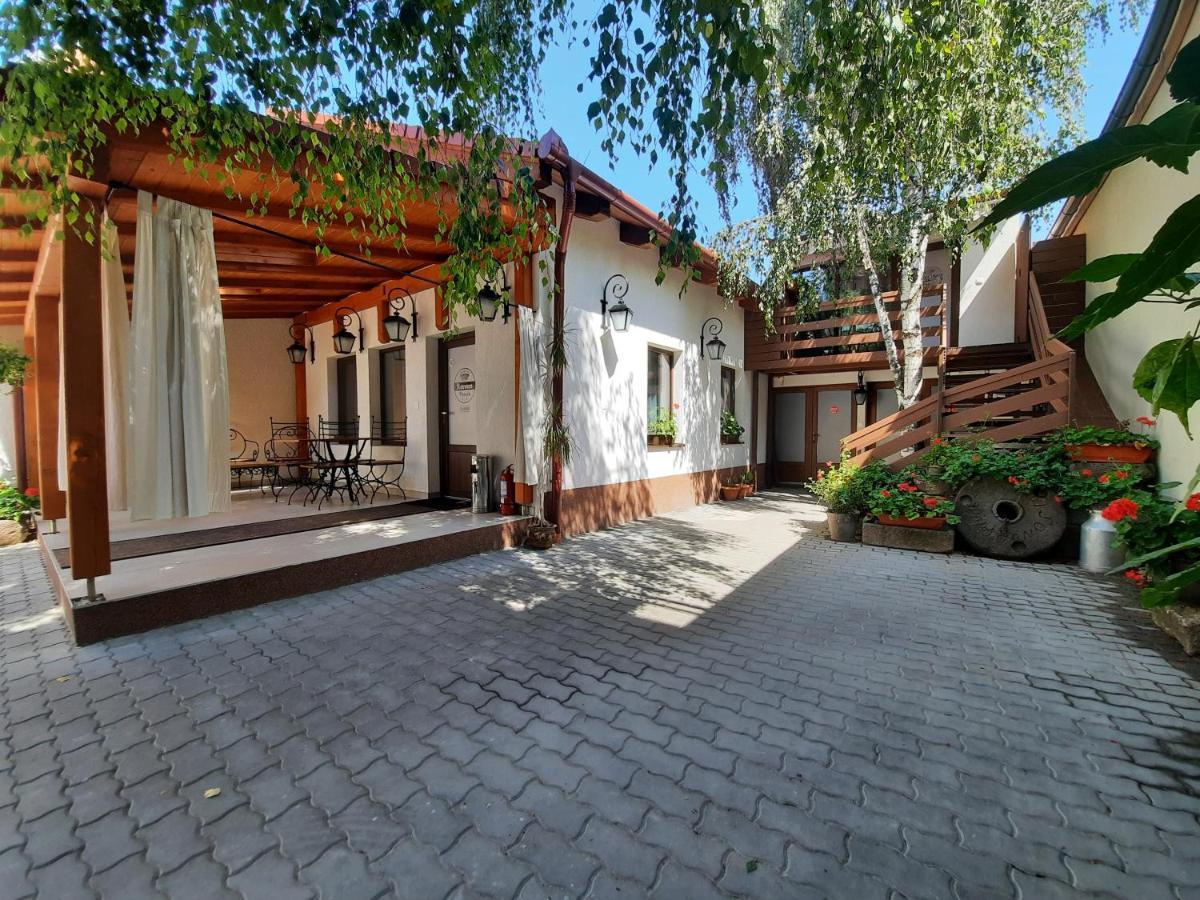 Bed and Breakfast Korona Panzio Odorheiu Secuiesc Exterior foto