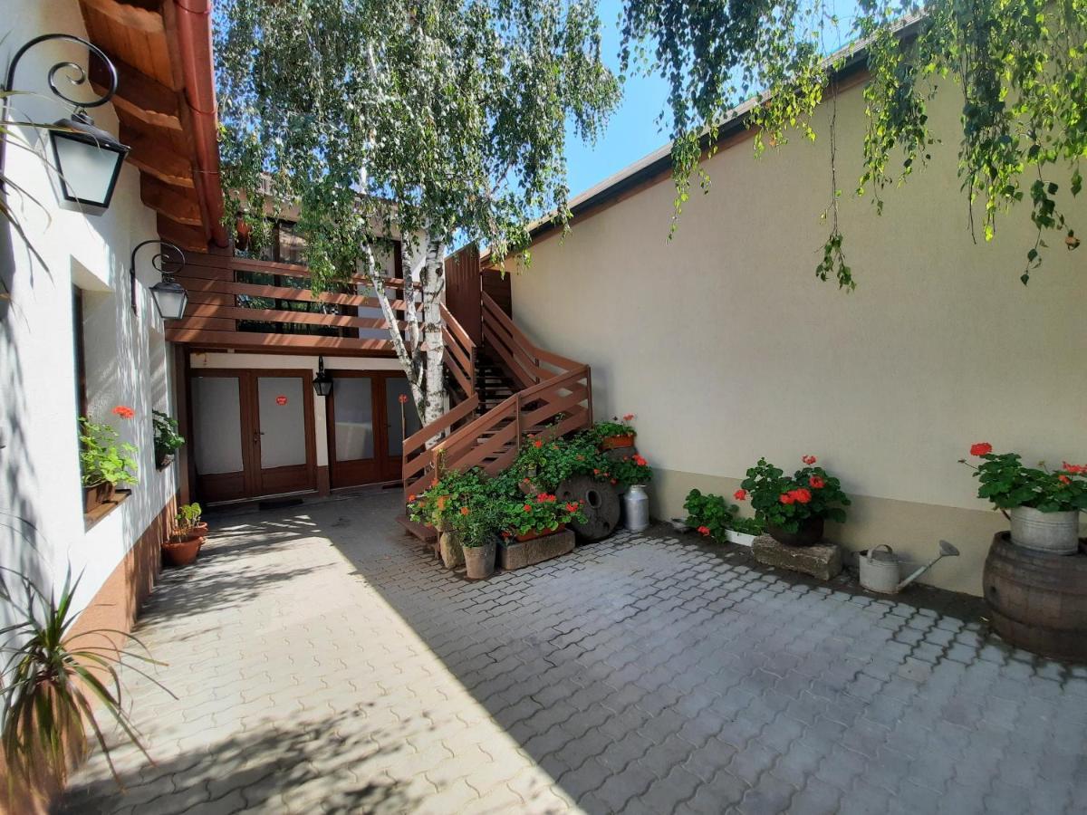 Bed and Breakfast Korona Panzio Odorheiu Secuiesc Exterior foto