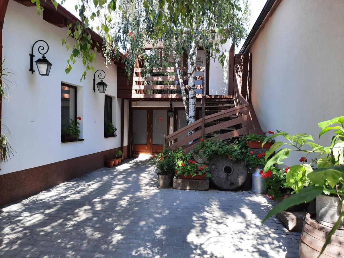 Bed and Breakfast Korona Panzio Odorheiu Secuiesc Exterior foto