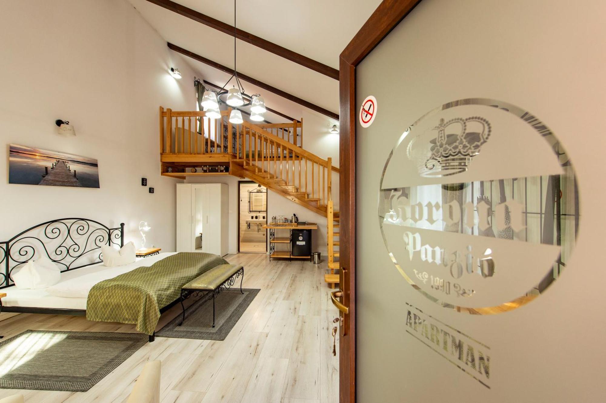 Bed and Breakfast Korona Panzio Odorheiu Secuiesc Exterior foto
